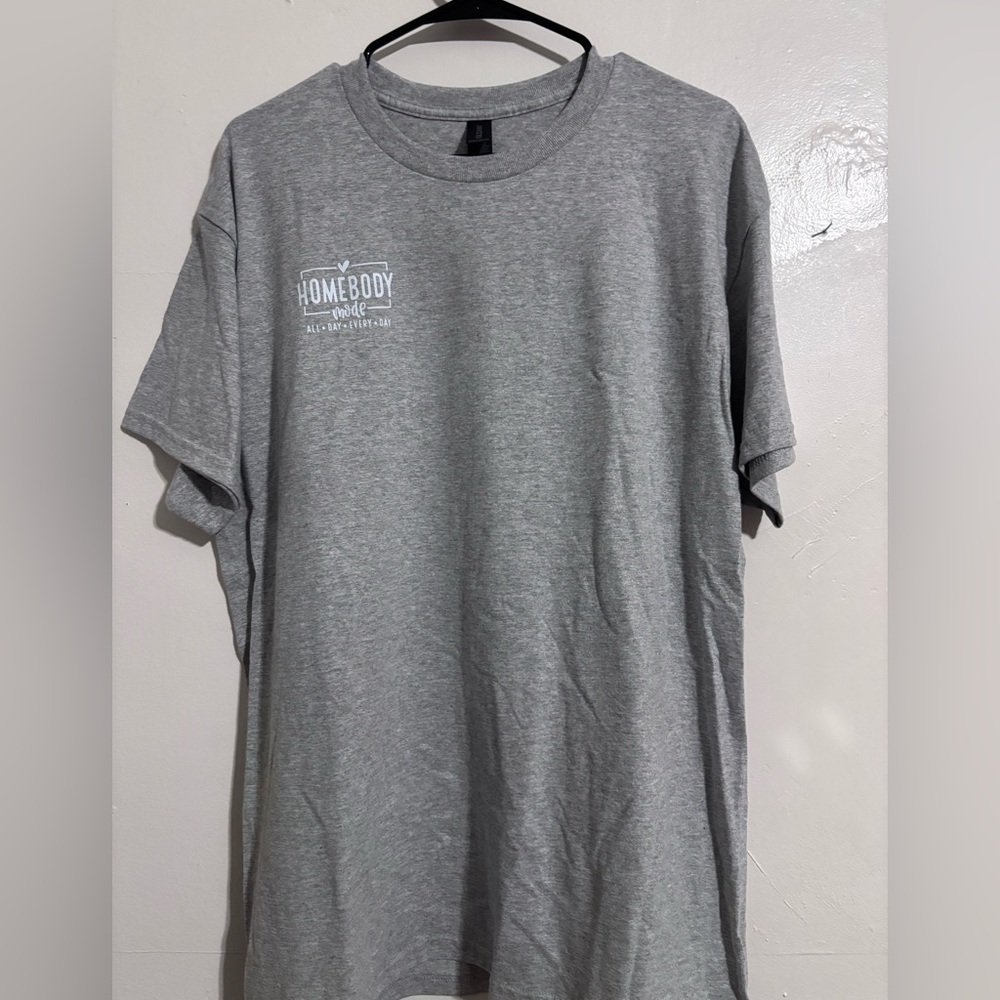 Gray 'Homebody Mode' Graphic Tee‎ handmade unisex size large